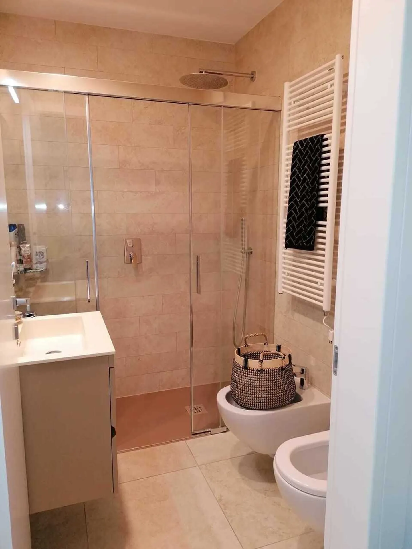 À louer, appartement de 3,5 pièces avec vue sur le lac - Photo 6 sur 7