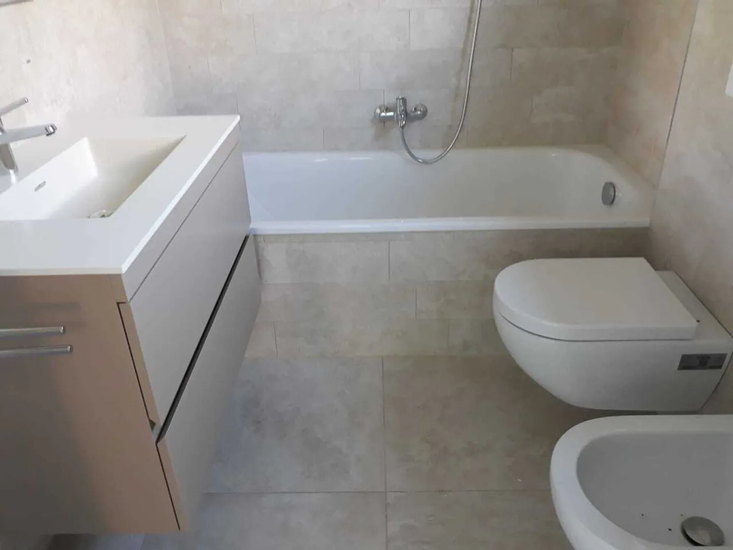 À louer, appartement de 3,5 pièces avec vue sur le lac - Photo 7 sur 7