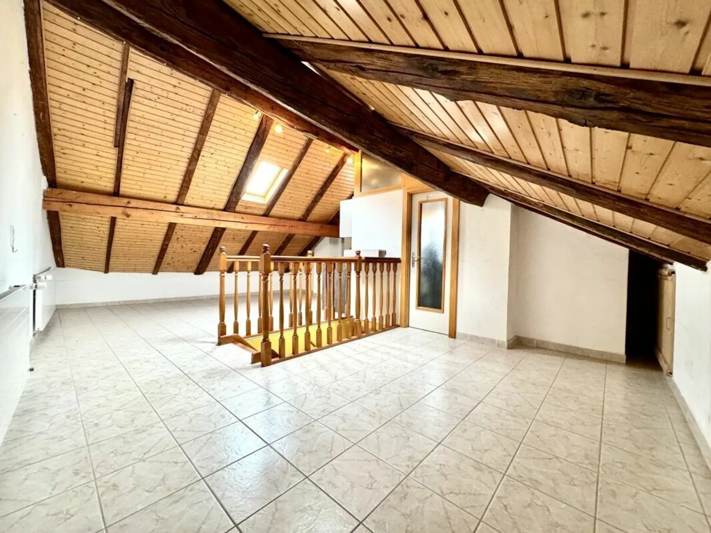 Incantevole duplex ristrutturato nel cuore del borgo storico di Lutry - Foto 3 di 7