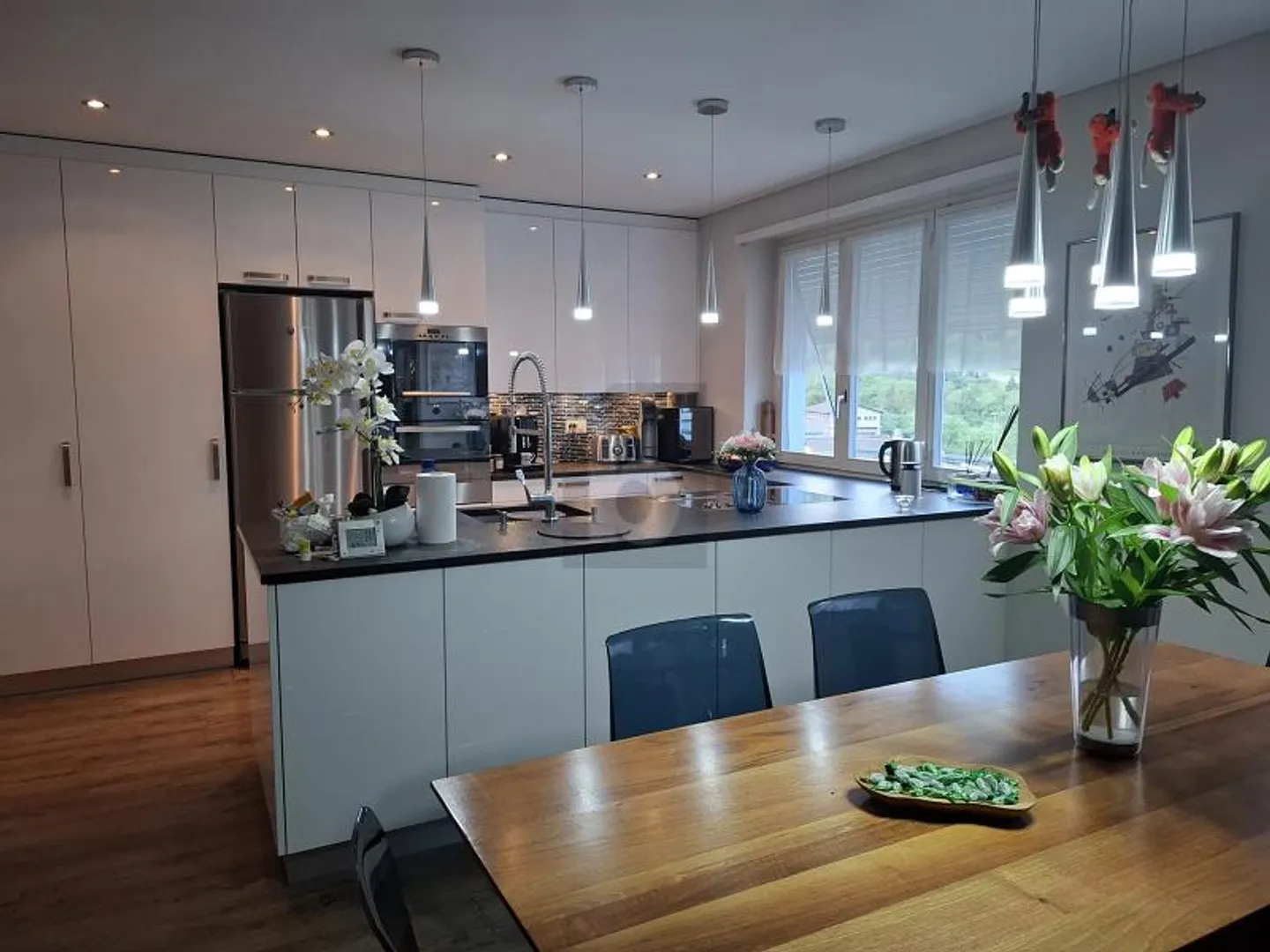 GERÄUMIG IN RUHIGER LAGE MIT OFFENEM BLICK - Foto 2 von 6