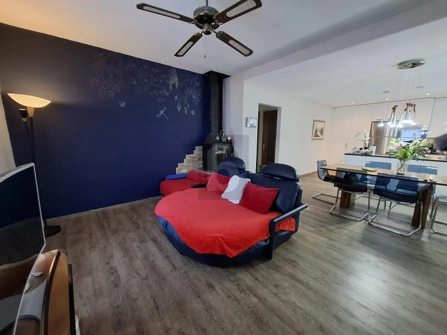 GERÄUMIG IN RUHIGER LAGE MIT OFFENEM BLICK - Foto 5 von 6