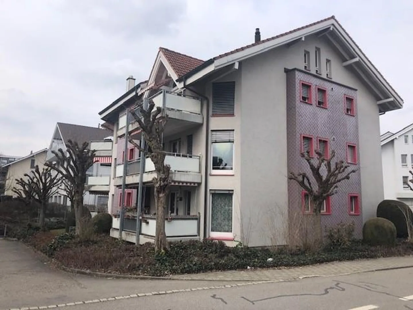 Grande appartement 2.5 pièces avec galerie + chambre à Belp - disponible à partir de septembre 2026 - Photo 1 sur 15