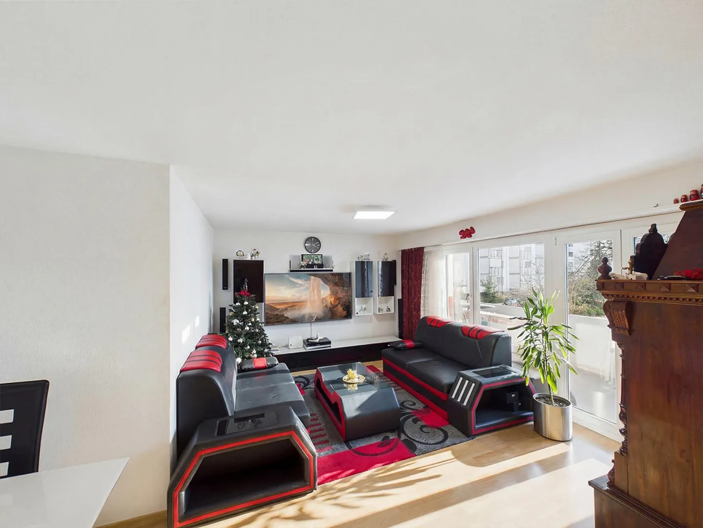 Attractive 4.5 room apartment in a central location - Photo 1 of 8