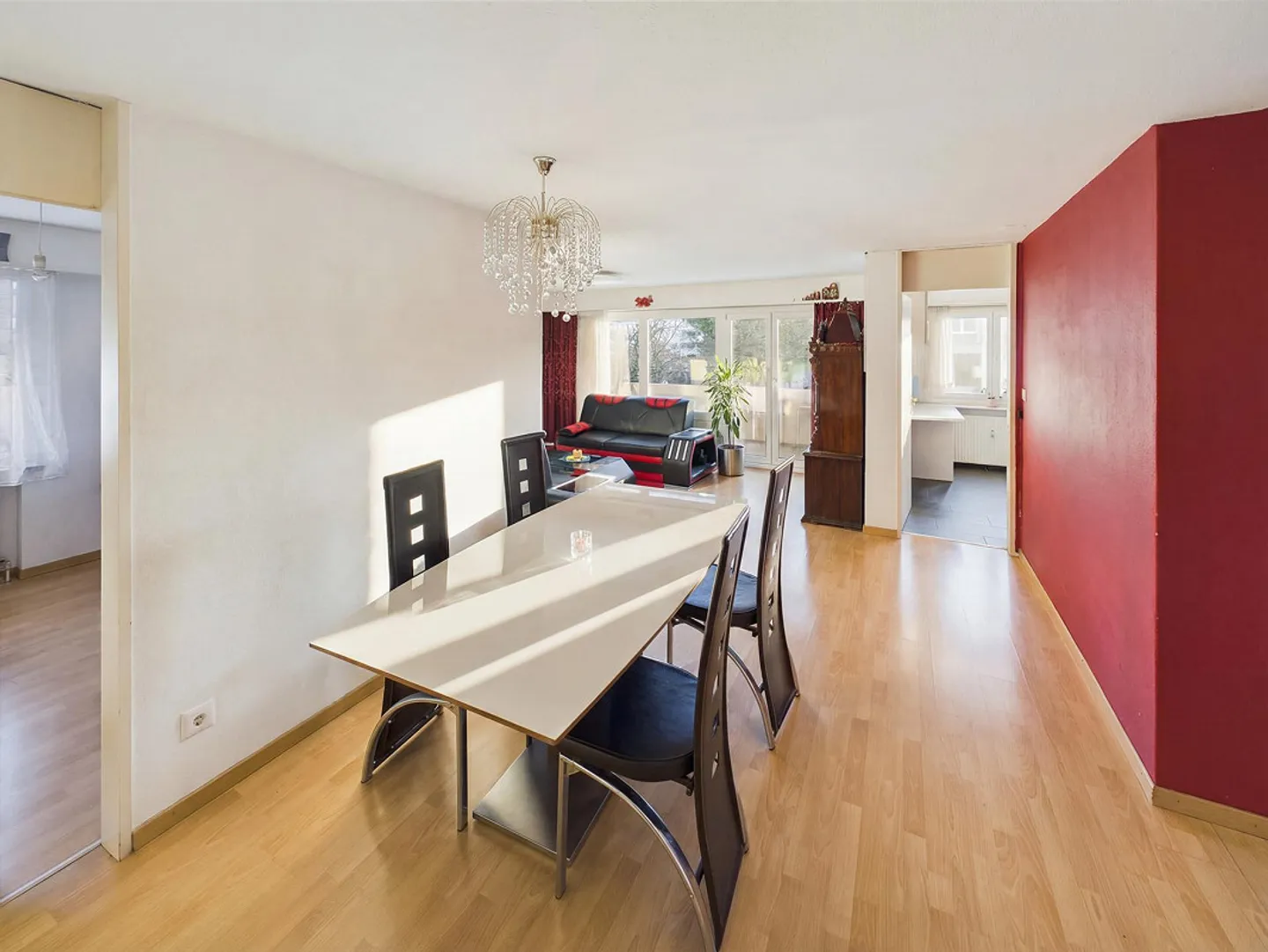 Attractive 4.5 room apartment in a central location - Photo 2 of 8