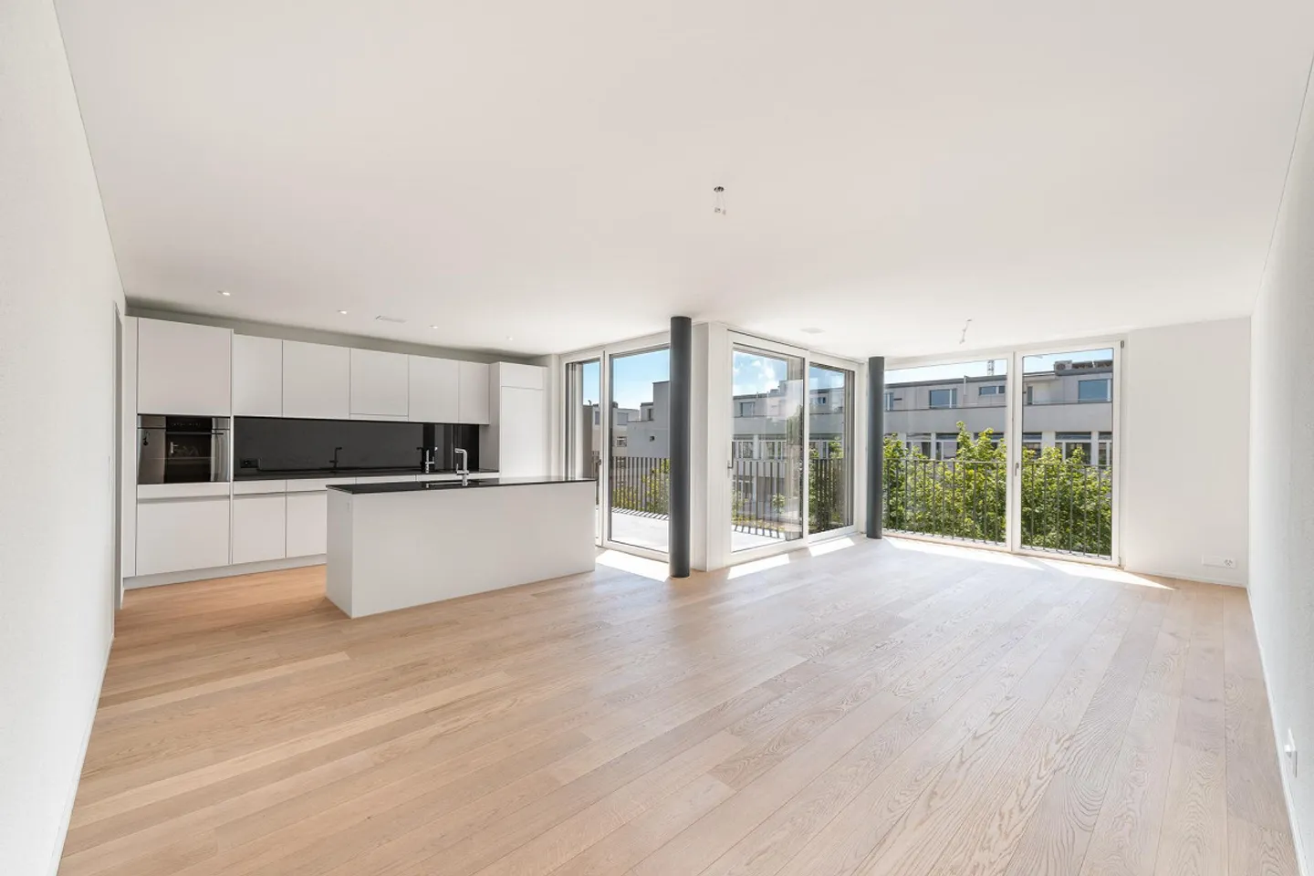 3.5 Room Apartment in Zurich - Photo 1 of 9