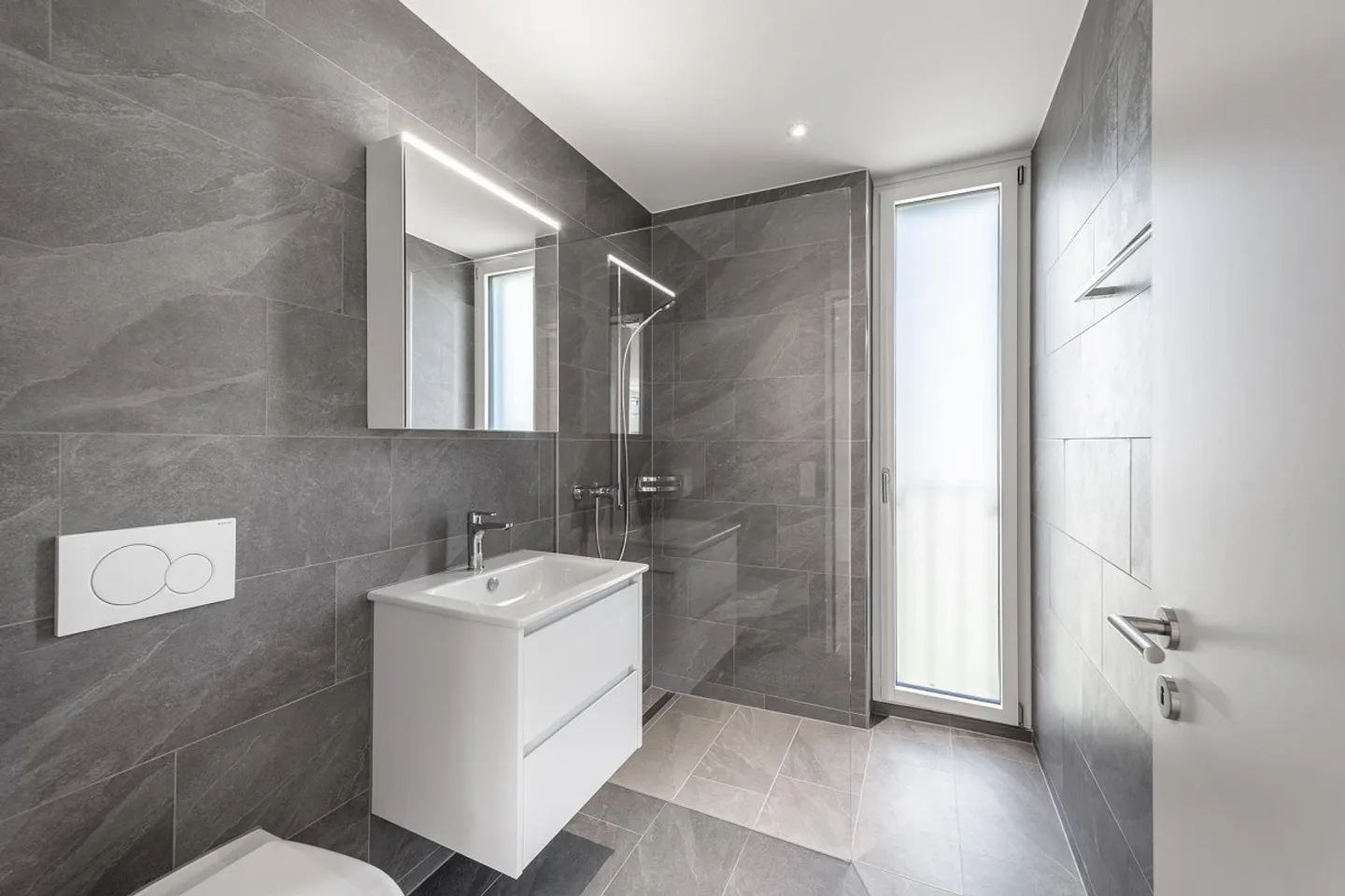 3.5 Room Apartment in Zurich - Photo 4 of 9