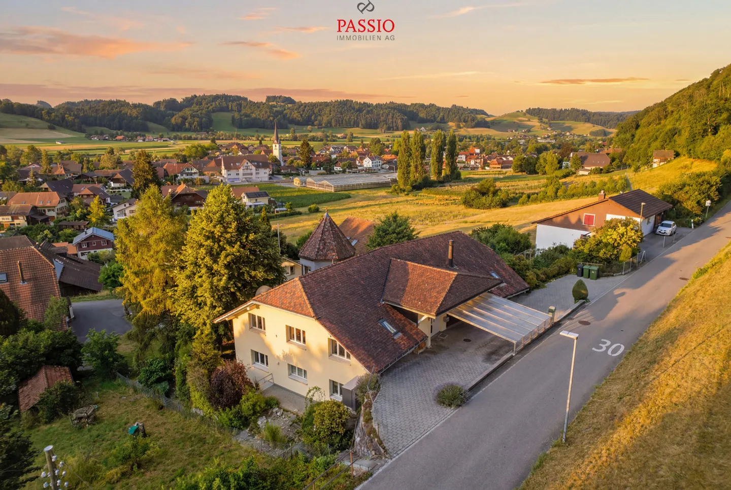 A villa of the highest class with space for your living dreams - Photo 2 of 19