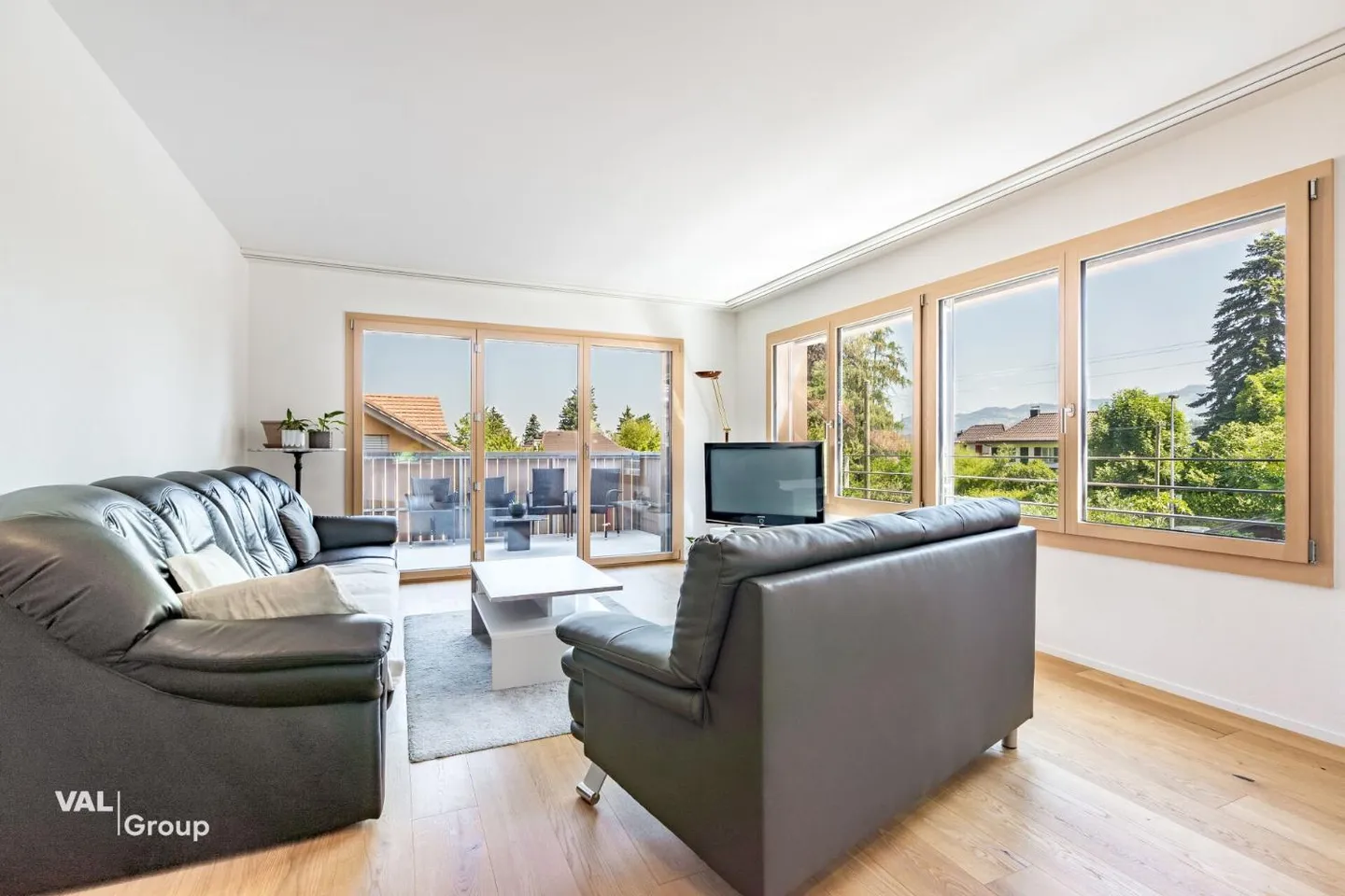 Modernes Appartement mit Aussicht - Foto 2 von 12