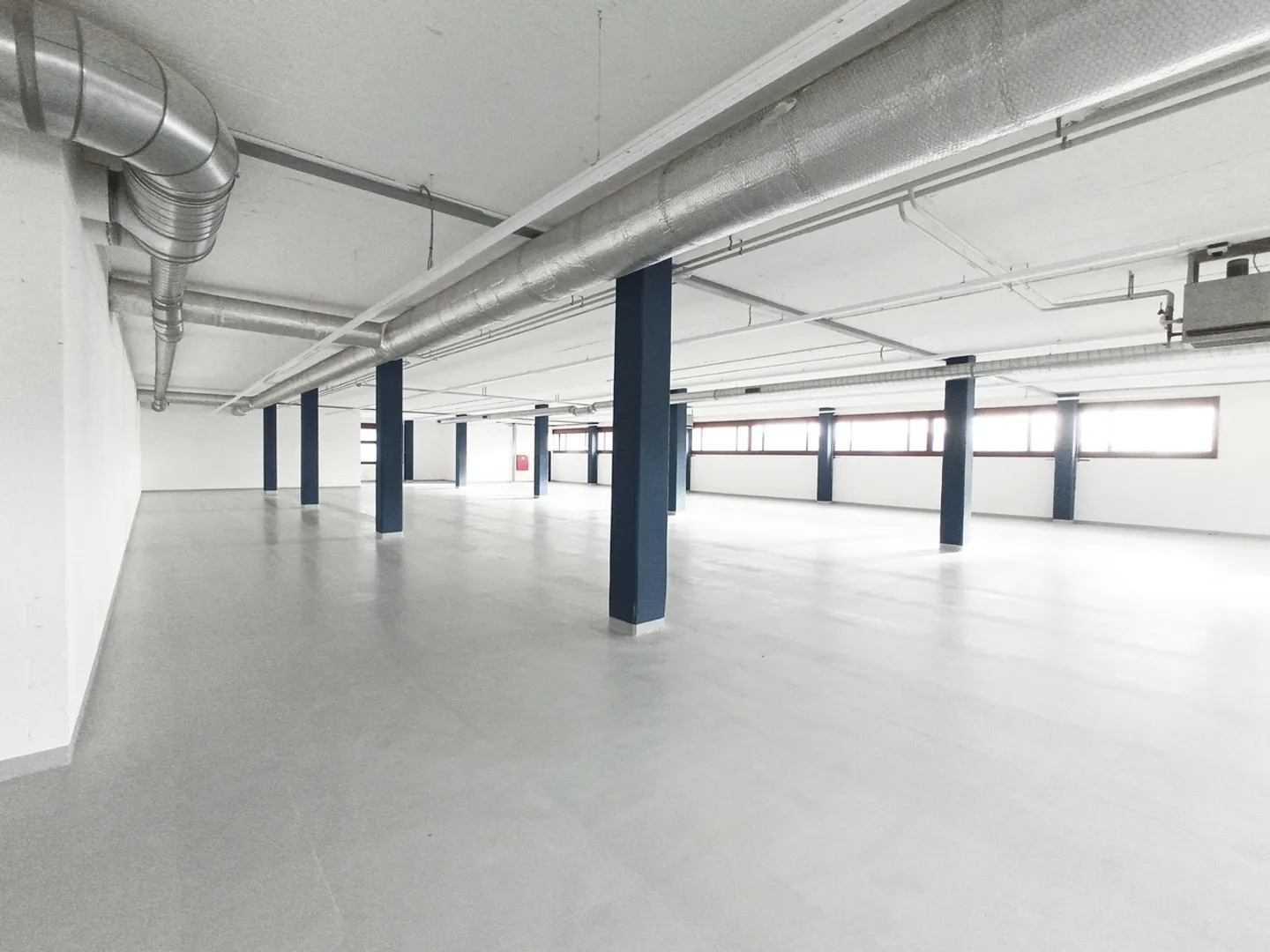 Gewerbe- Lagerflächen zu vermieten 800 - 6800 m2  - Foto 1 von 14