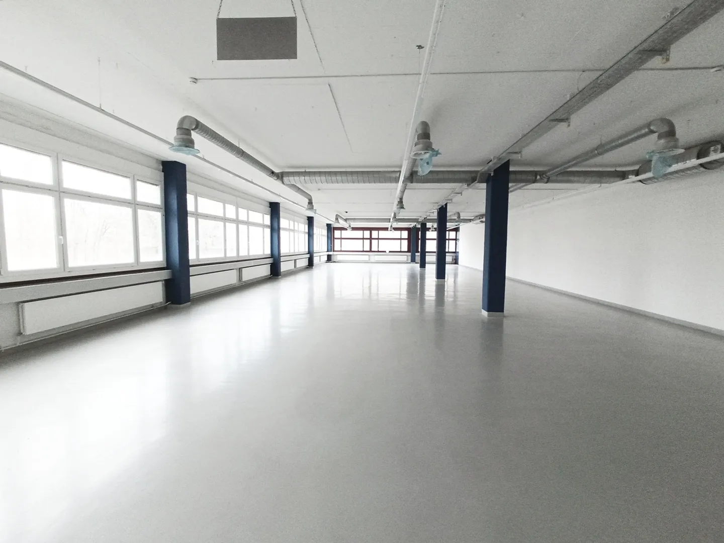 Gewerbe- Lagerflächen zu vermieten 800 - 6800 m2  - Foto 2 von 14