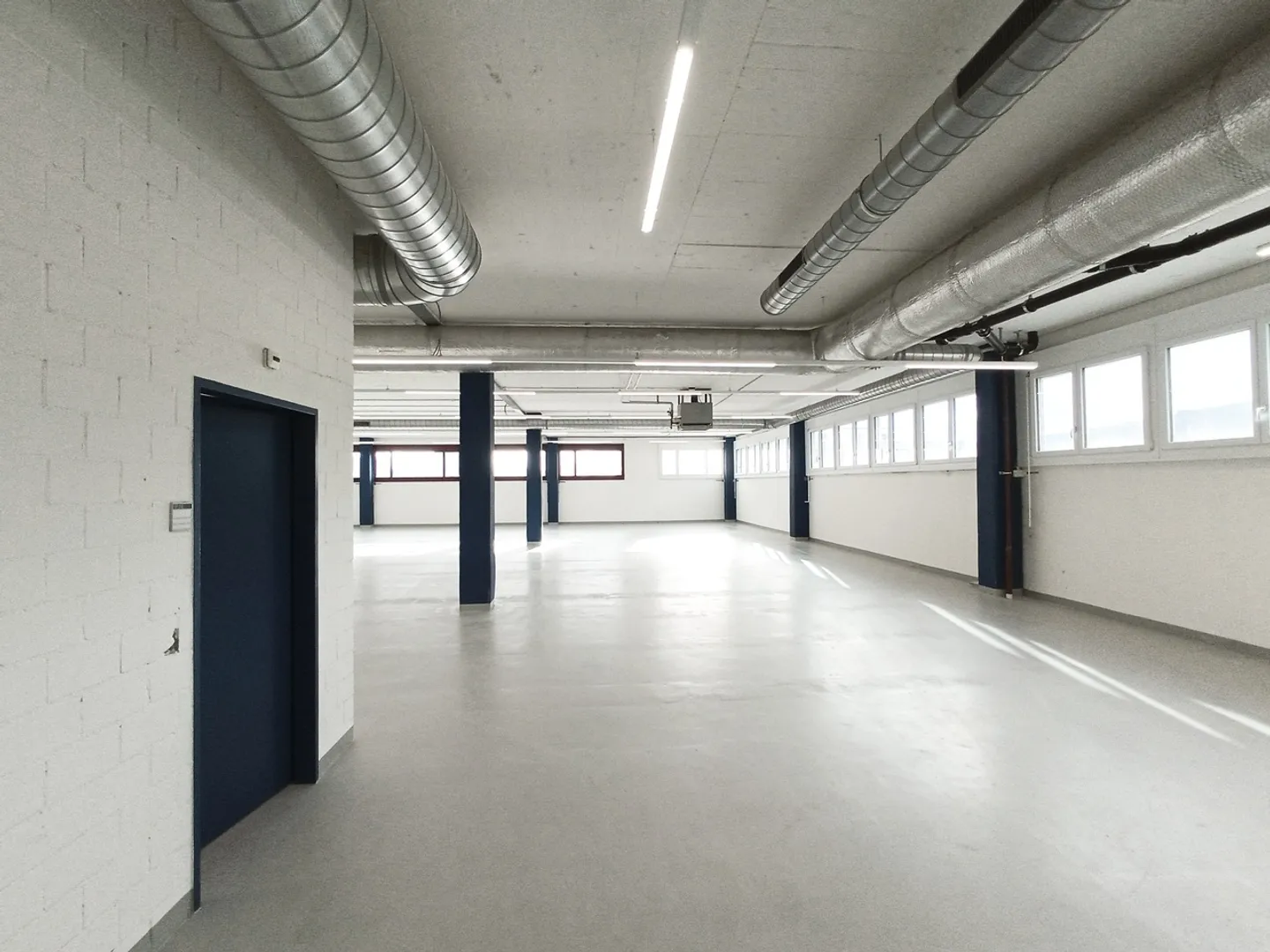 Gewerbe- Lagerflächen zu vermieten 800 - 6800 m2  - Foto 3 von 14