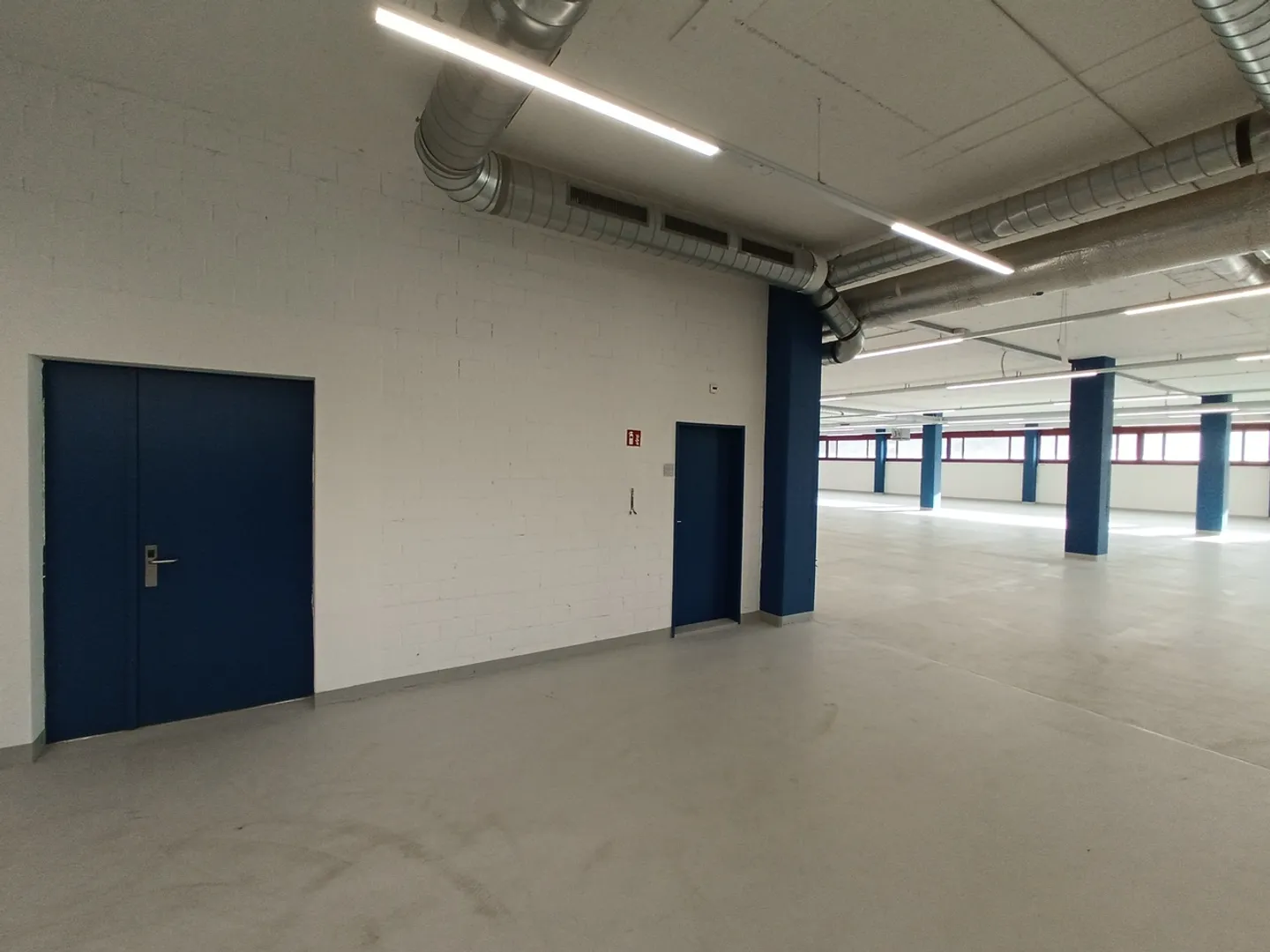 Gewerbe- Lagerflächen zu vermieten 800 - 6800 m2  - Foto 4 von 14