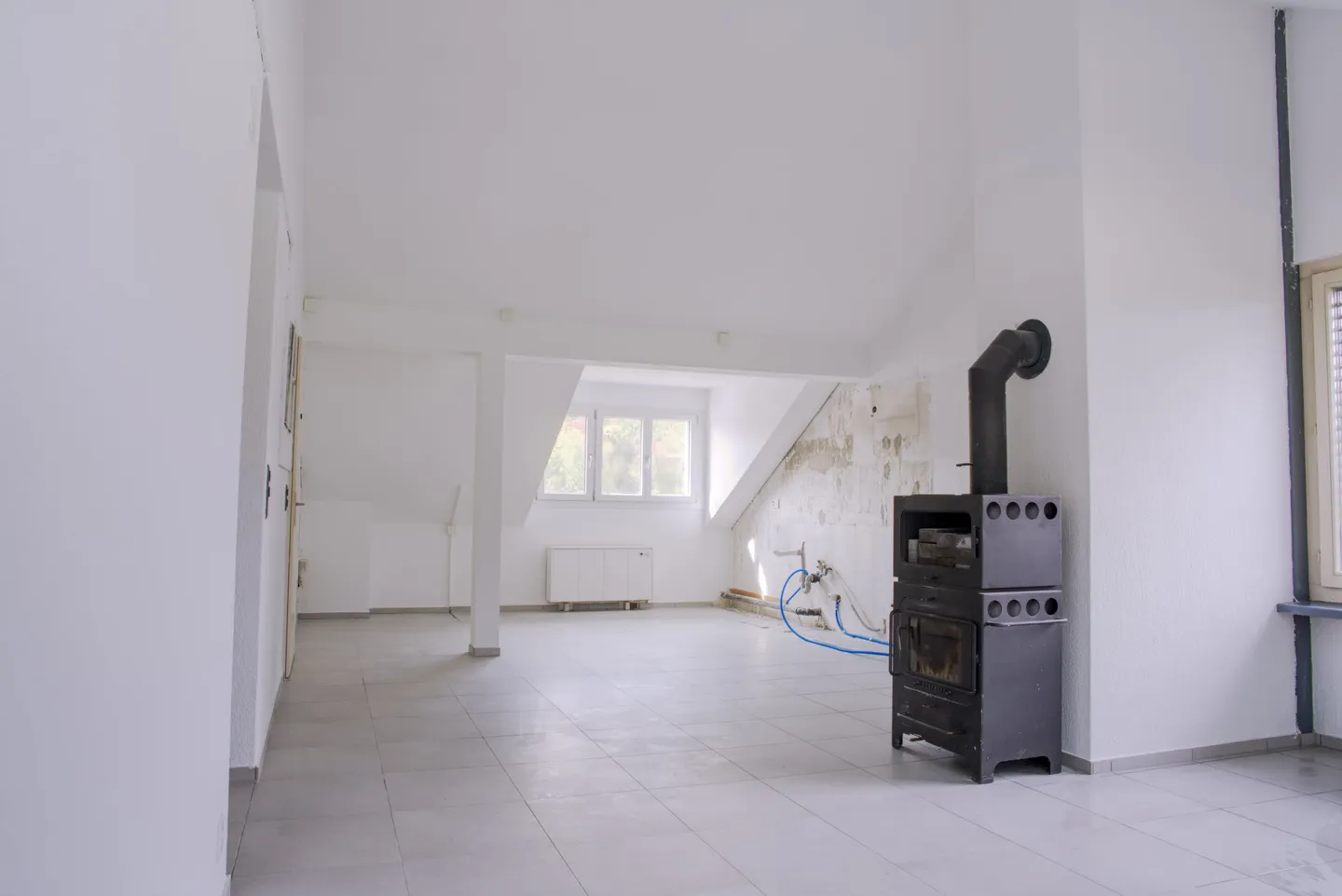 Appartement sous les combles spacieux - Photo 4 sur 13