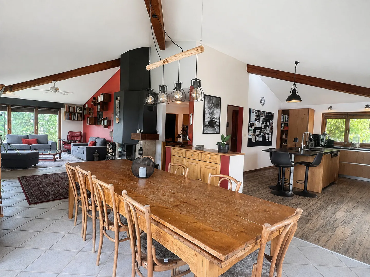 Einzelhaus mit großzügigen Volumen in einer grünen Umgebung - Foto 4 von 11