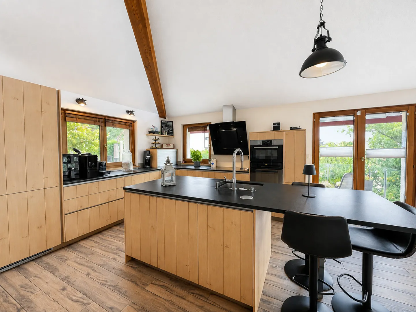 Einzelhaus mit großzügigen Volumen in einer grünen Umgebung - Foto 5 von 11