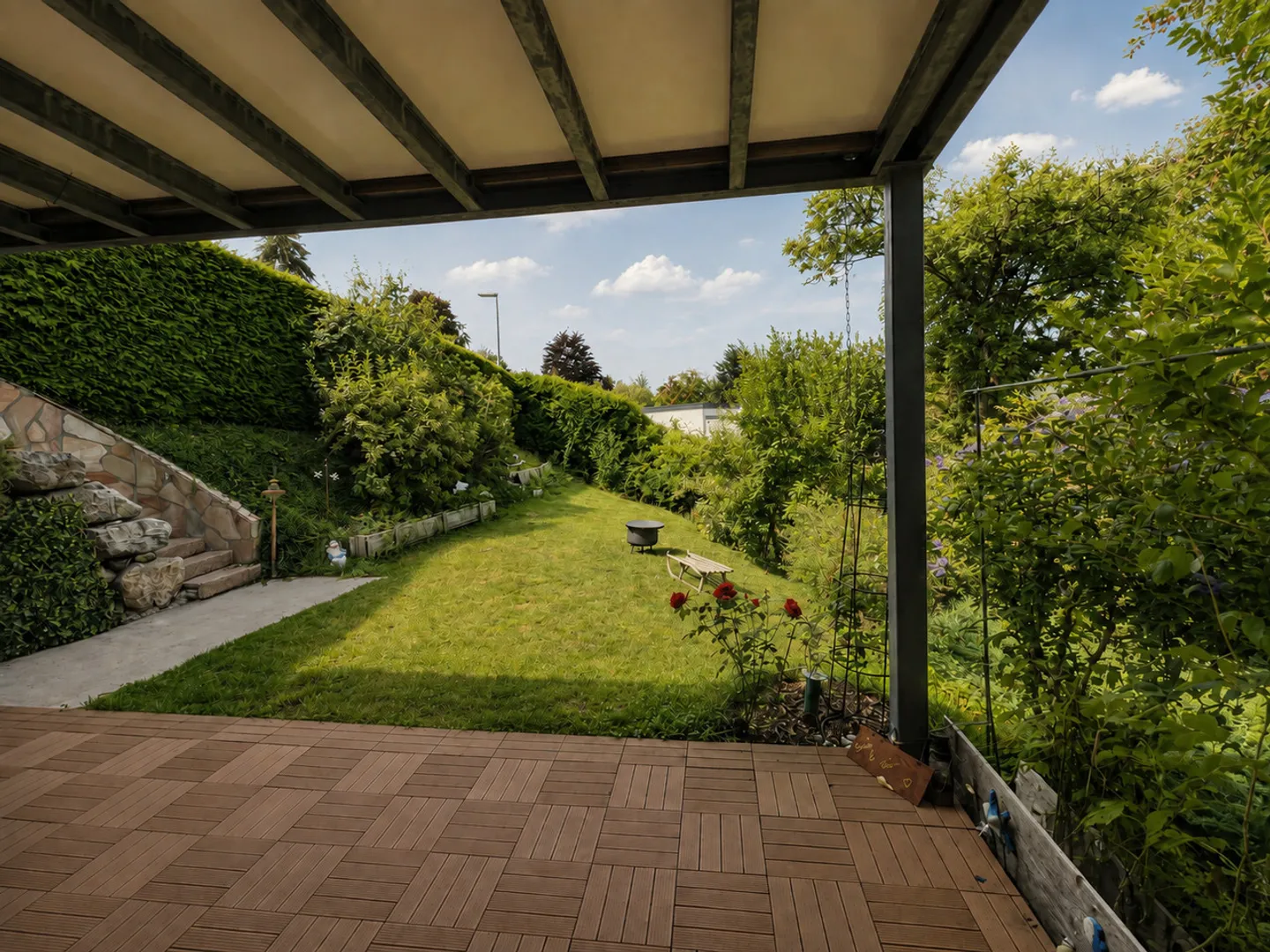 Einzelhaus mit großzügigen Volumen in einer grünen Umgebung - Foto 10 von 11