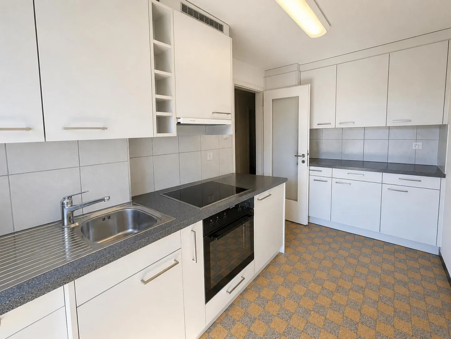 Ampio appartamento di 3,5 locali in posizione tranquilla - Foto 2 di 11