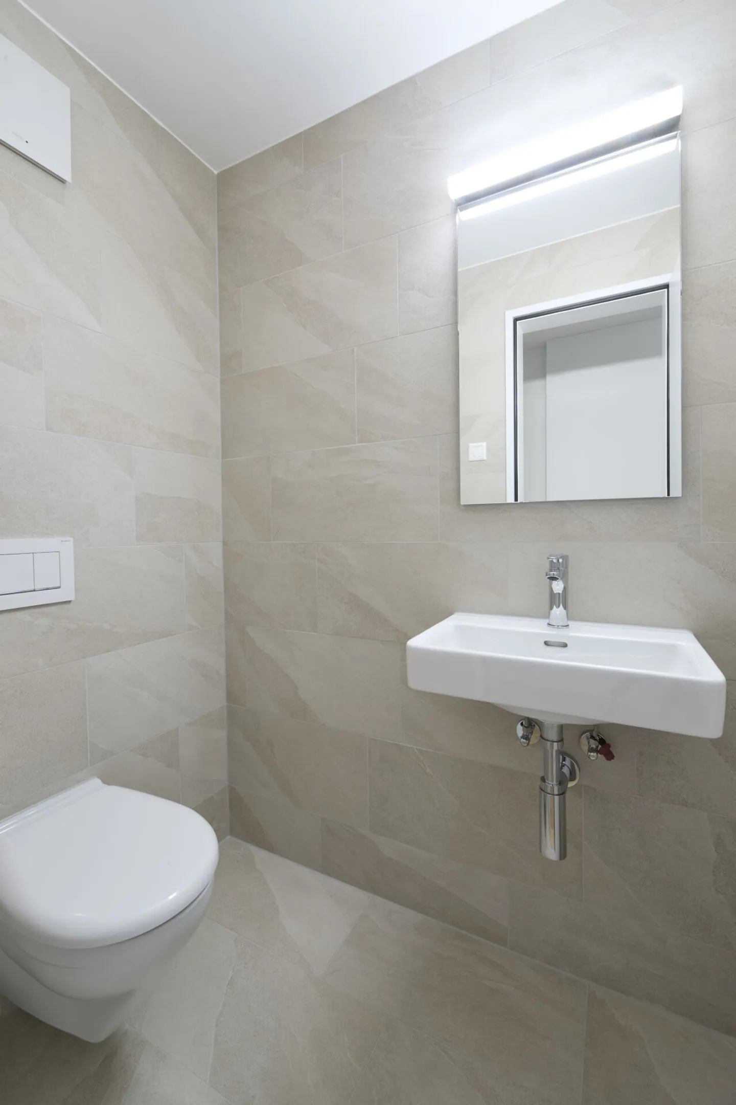 Your personal retreat with style and comfort - Photo 6 of 9