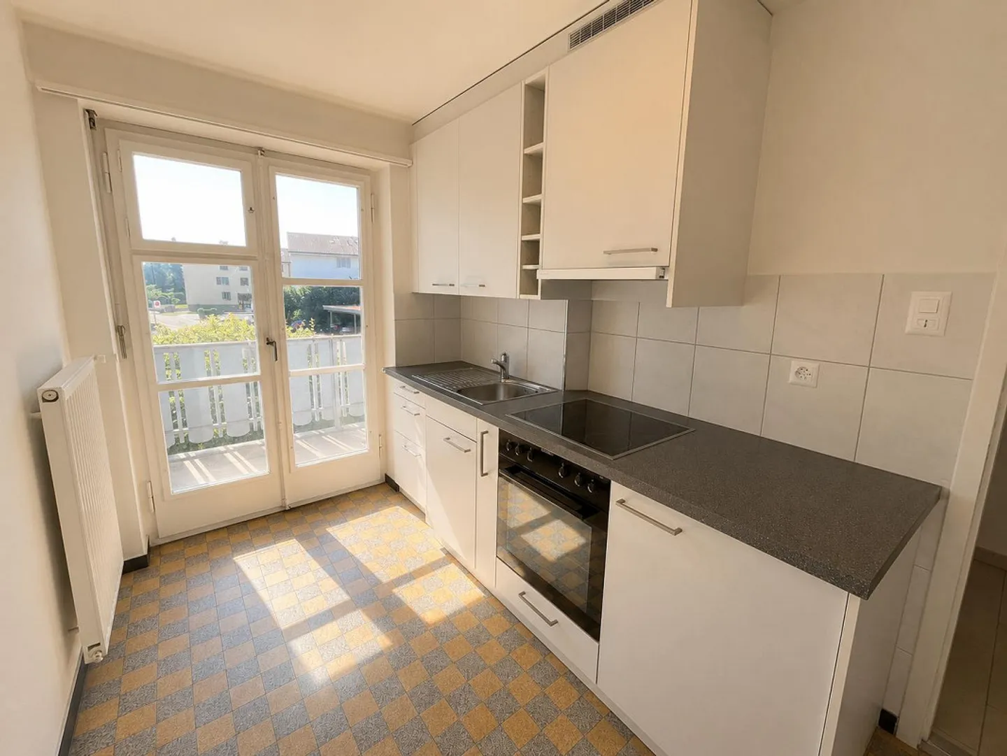 Ampio appartamento di 3,5 locali in posizione tranquilla - Foto 3 di 11