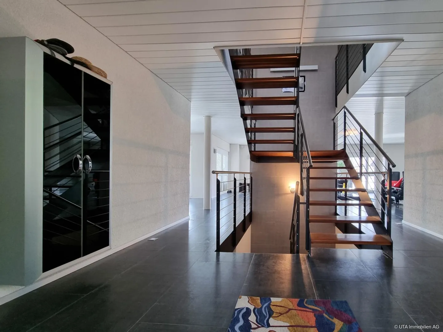 Luxurious property with many extras and breathtaking views - Photo 1 of 18