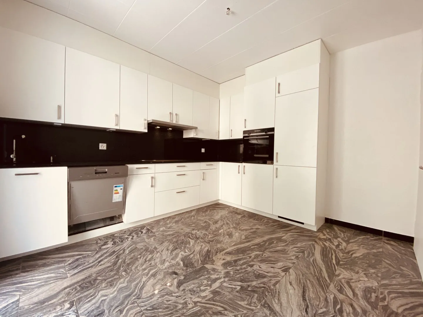 Maison rénovée de 4,5 pièces avec patio et cave - Idéal pour les célibataires, les couples ou les petites familles - Photo 3 sur 12