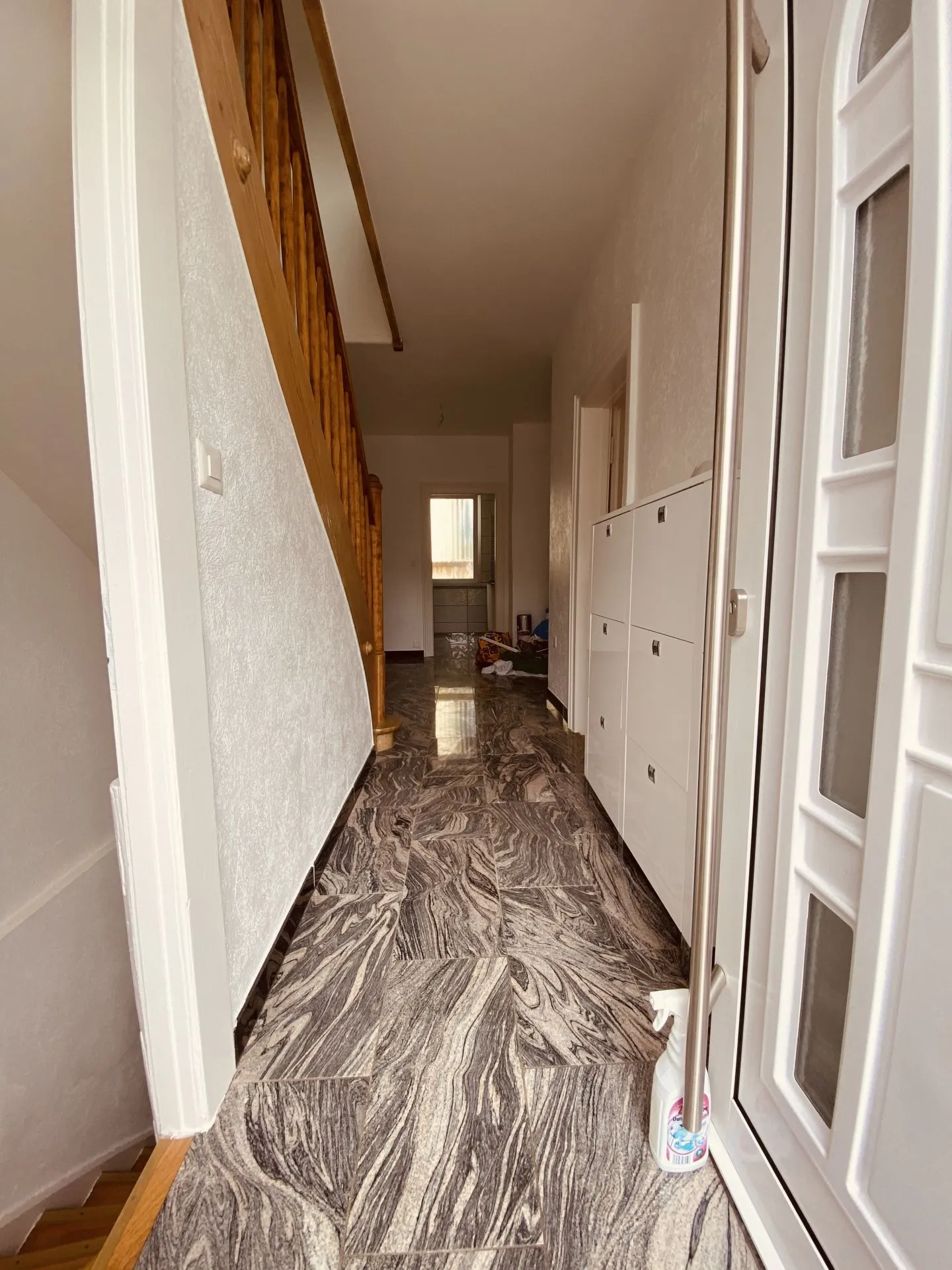 Maison rénovée de 4,5 pièces avec patio et cave - Idéal pour les célibataires, les couples ou les petites familles - Photo 5 sur 12