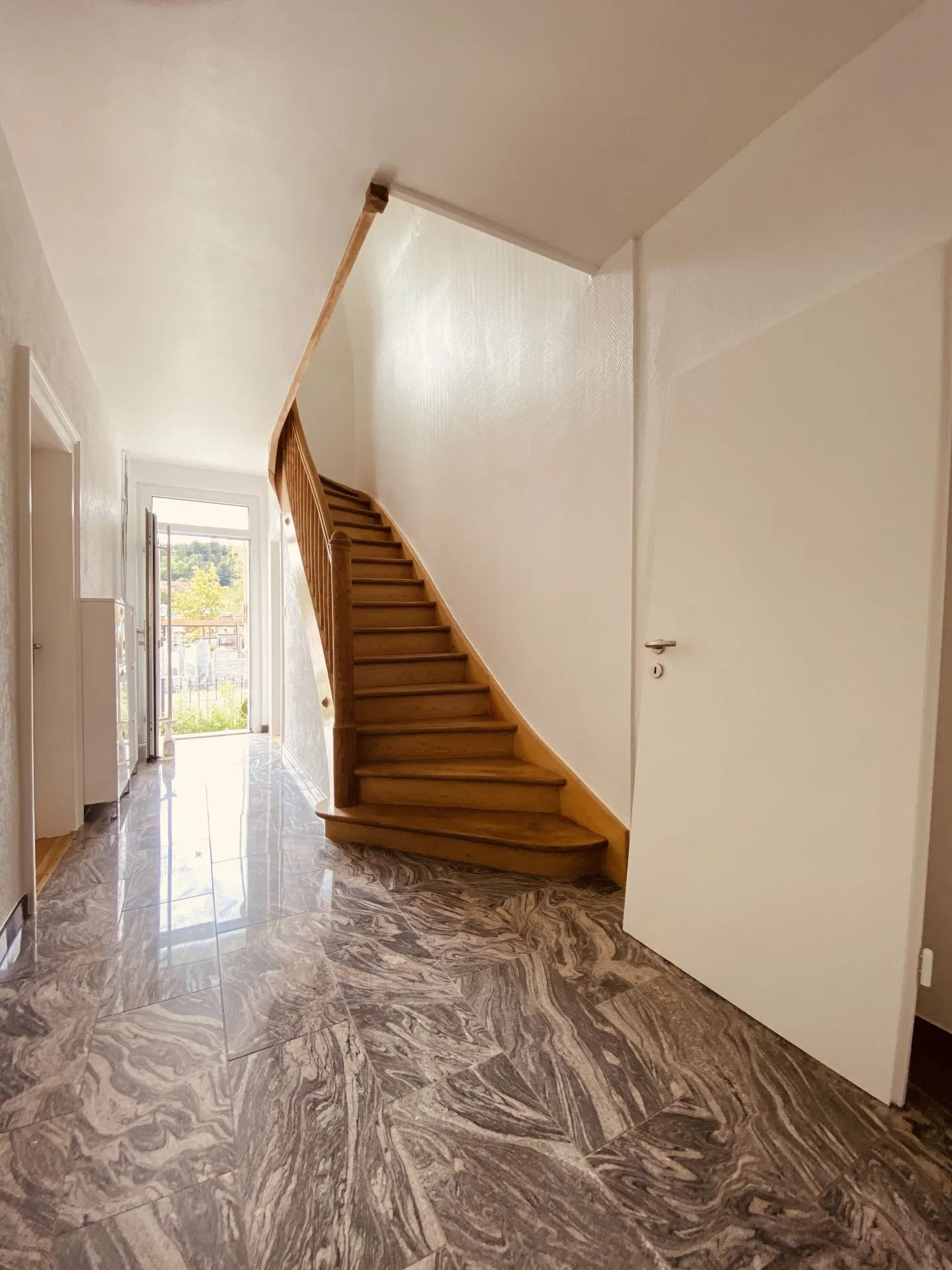 Maison rénovée de 4,5 pièces avec patio et cave - Idéal pour les célibataires, les couples ou les petites familles - Photo 10 sur 12