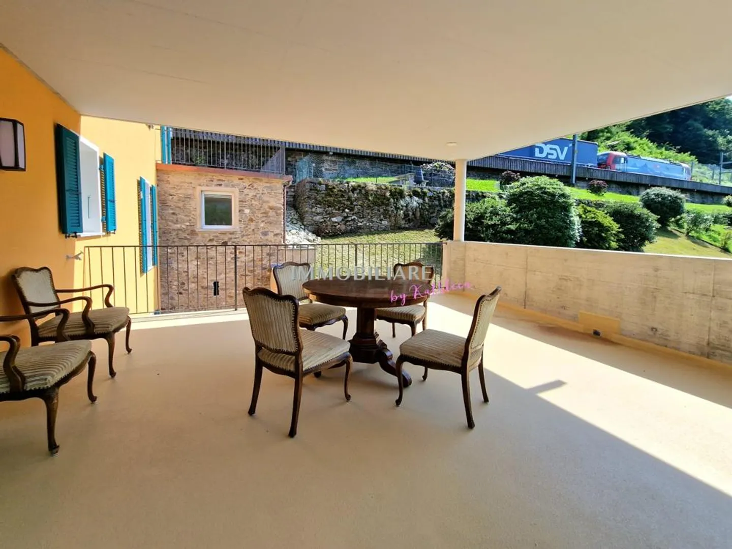 Appartement de vacances RÉNOVÉ avec grande terrasse dans une maison tessinoise - Photo 1 sur 9