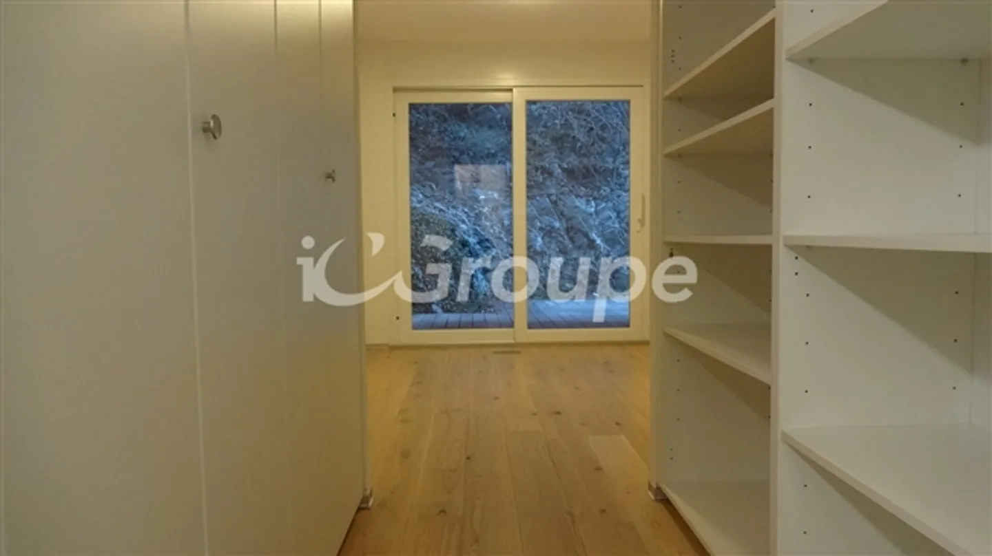 Magnifique appartement de 2,5 pièces au rez-de-chaussée - Photo 5 sur 9