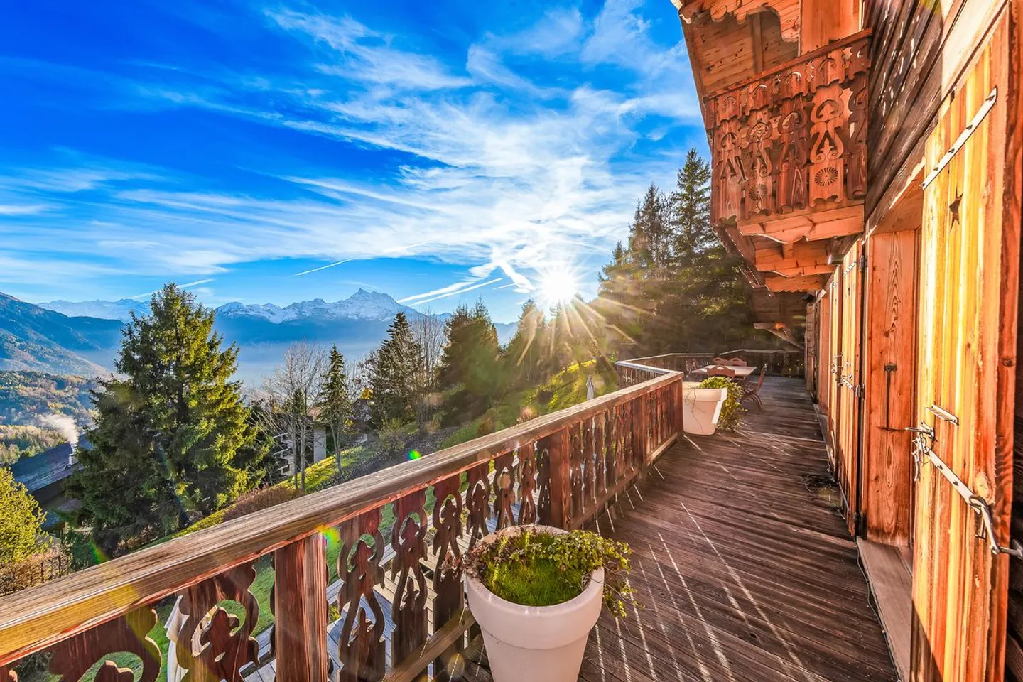 A Rare Opportunity in Chesières-Villars: The Perfect Blend of Style and Serenity - Photo 4 of 13