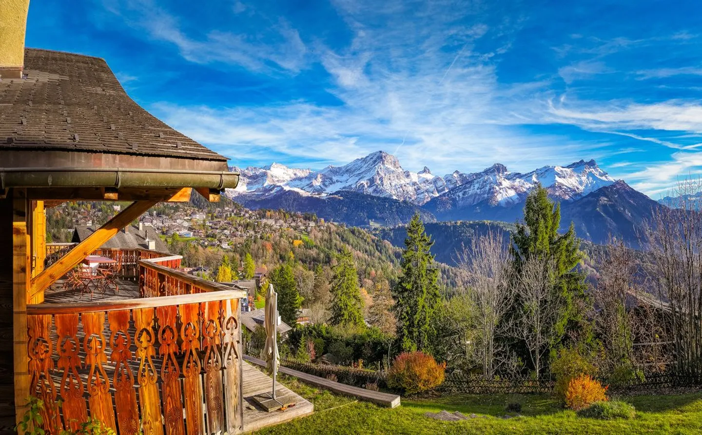 A Rare Opportunity in Chesières-Villars: The Perfect Blend of Style and Serenity - Photo 3 of 13