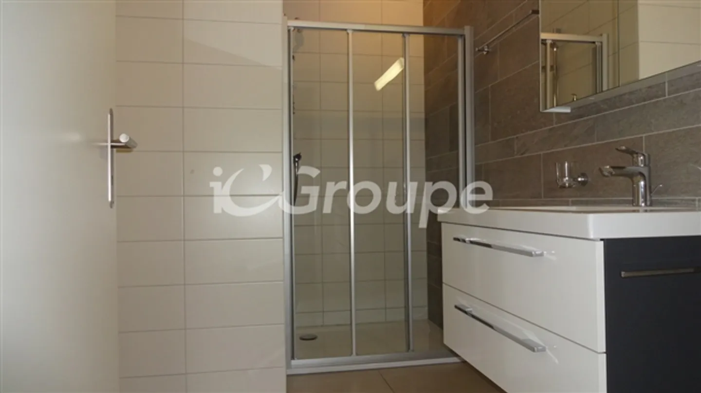 Magnifique appartement de 2,5 pièces au rez-de-chaussée - Photo 4 sur 9