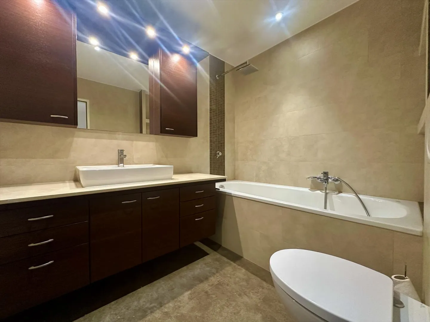 ECCEZIONALE 4 Camere LUMINOSE & VISTE – 2 piscine esterne e interne. - Foto 15 di 20