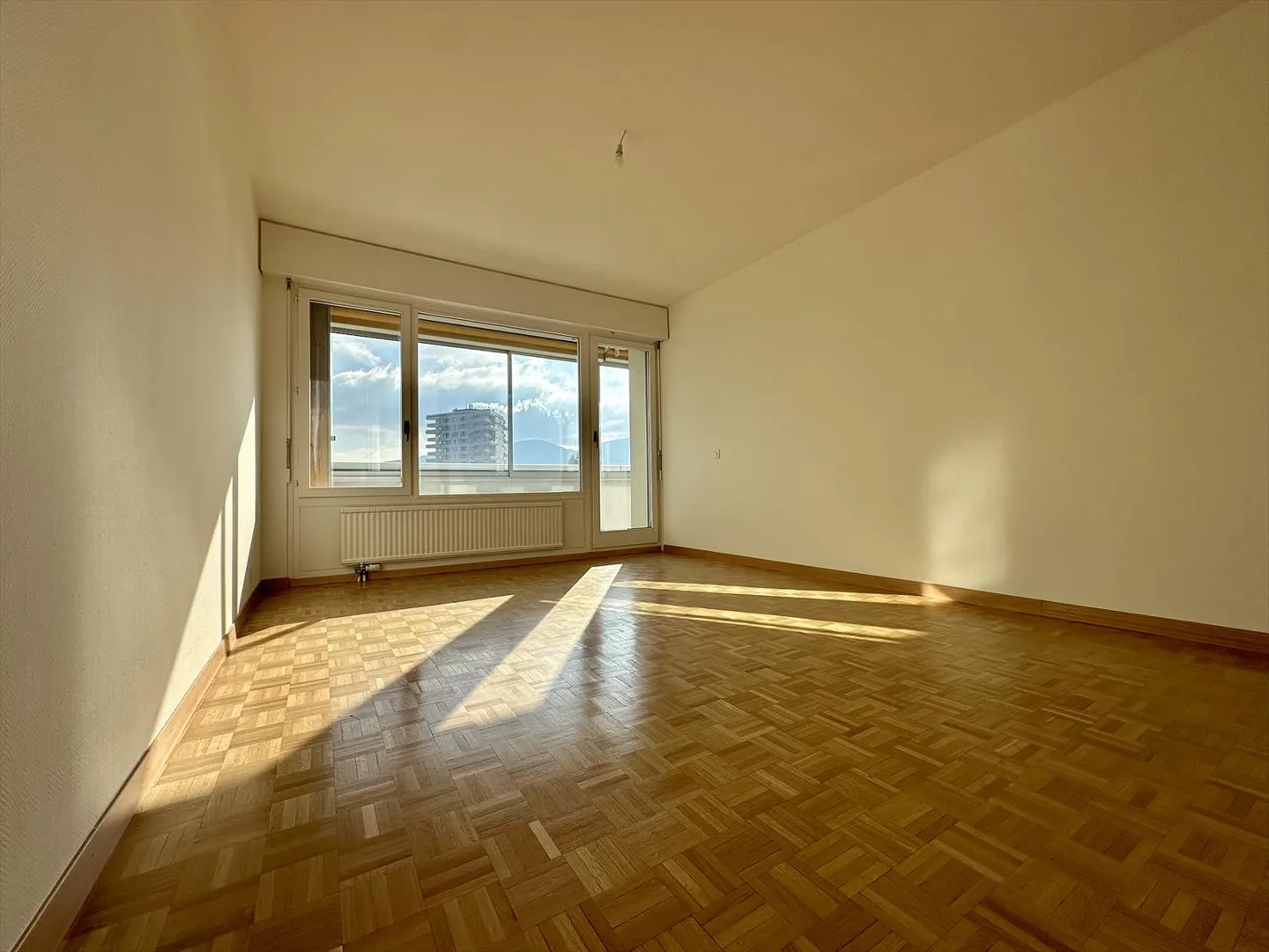 ECCEZIONALE 4 Camere LUMINOSE & VISTE – 2 piscine esterne e interne. - Foto 13 di 20