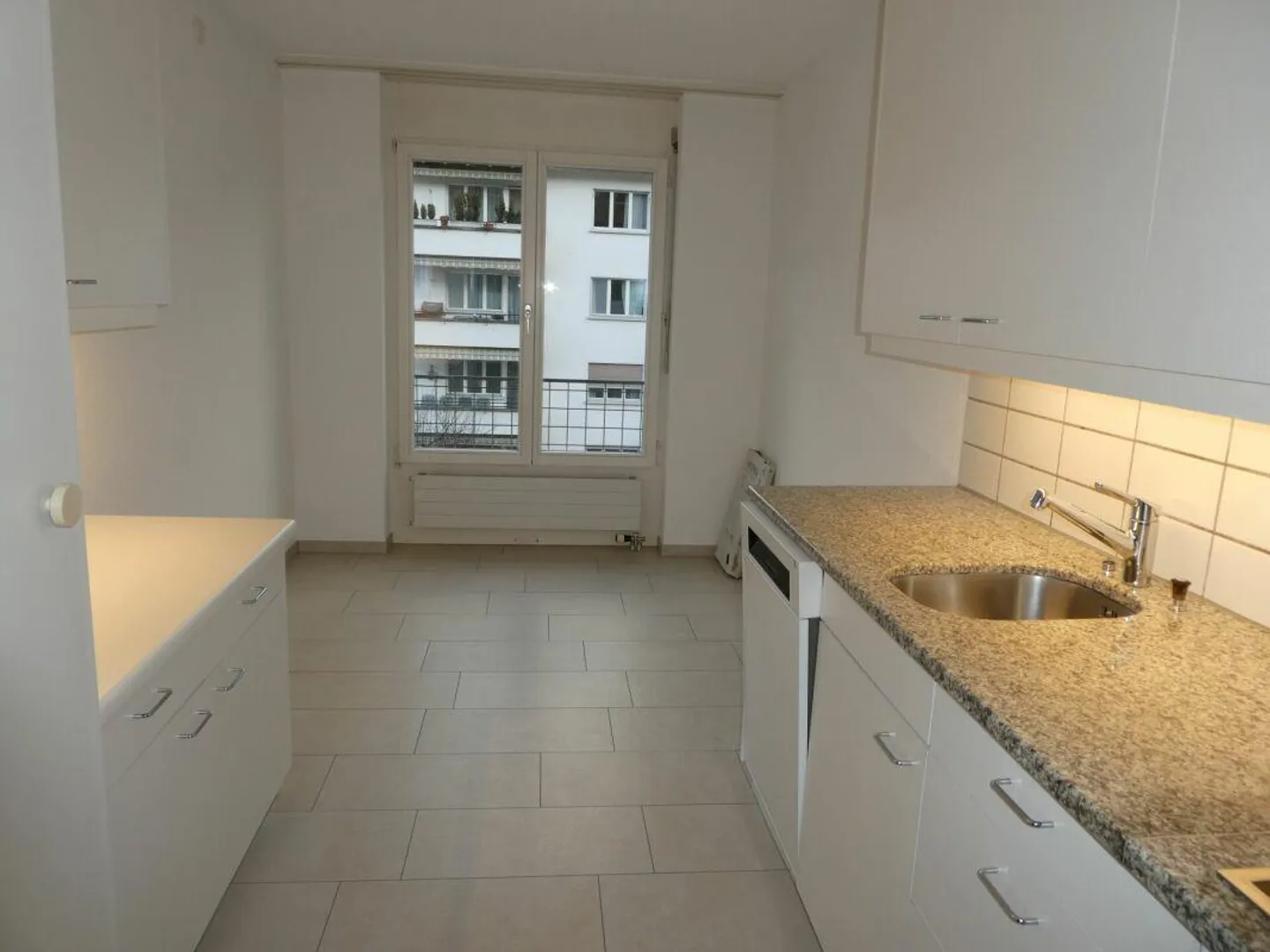 Appartamento moderno di 3,5 locali al piano terra con terrazza vicino all'Inselspital, 3008 Berna - Foto 3 di 10