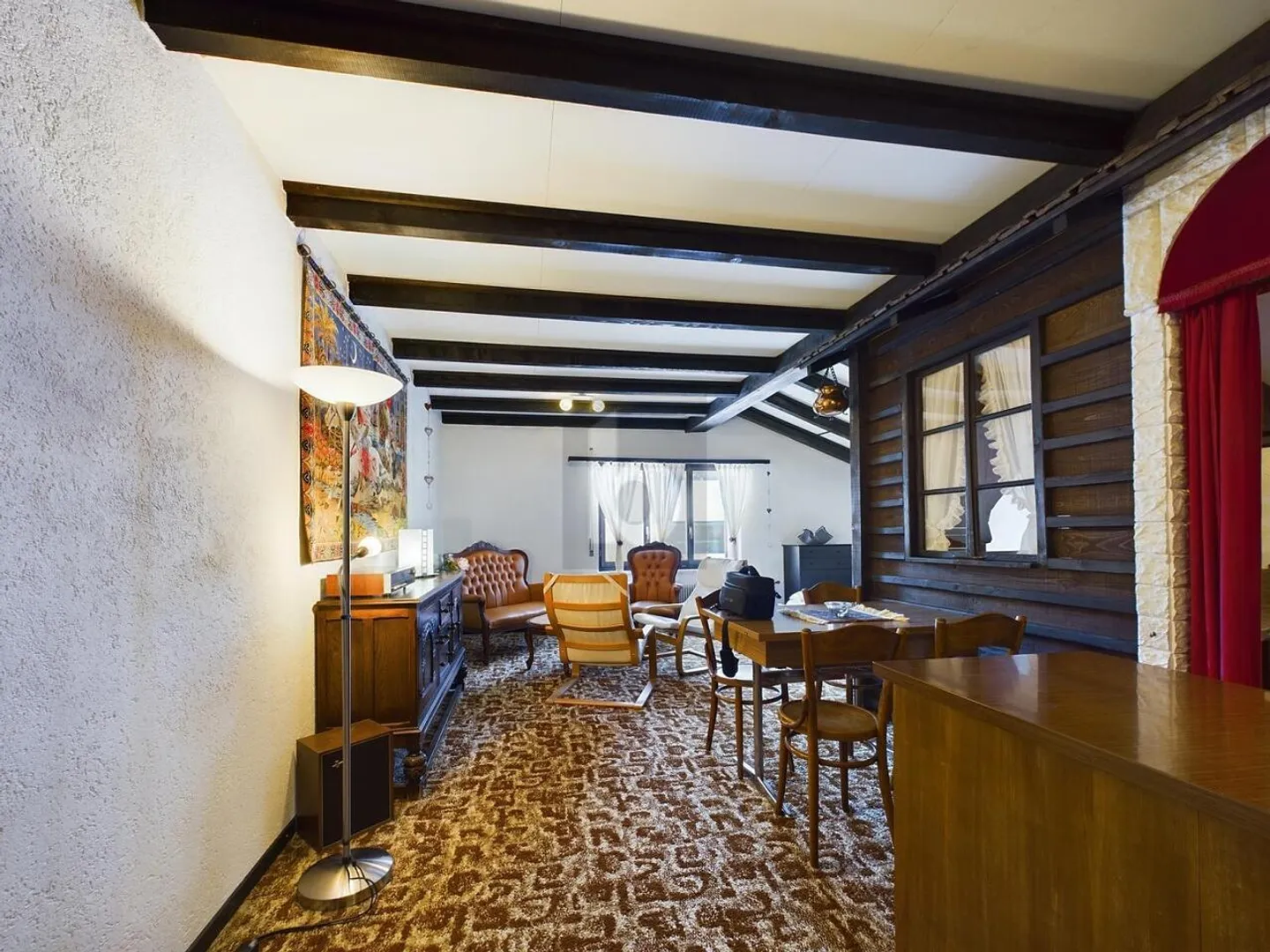 Charmante Dachwohnung im Chalet-Stil - Foto 4 von 5