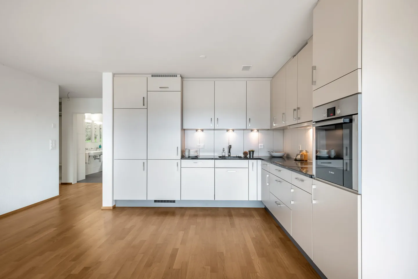 Modern apartment in elevated location - Photo 5 of 7