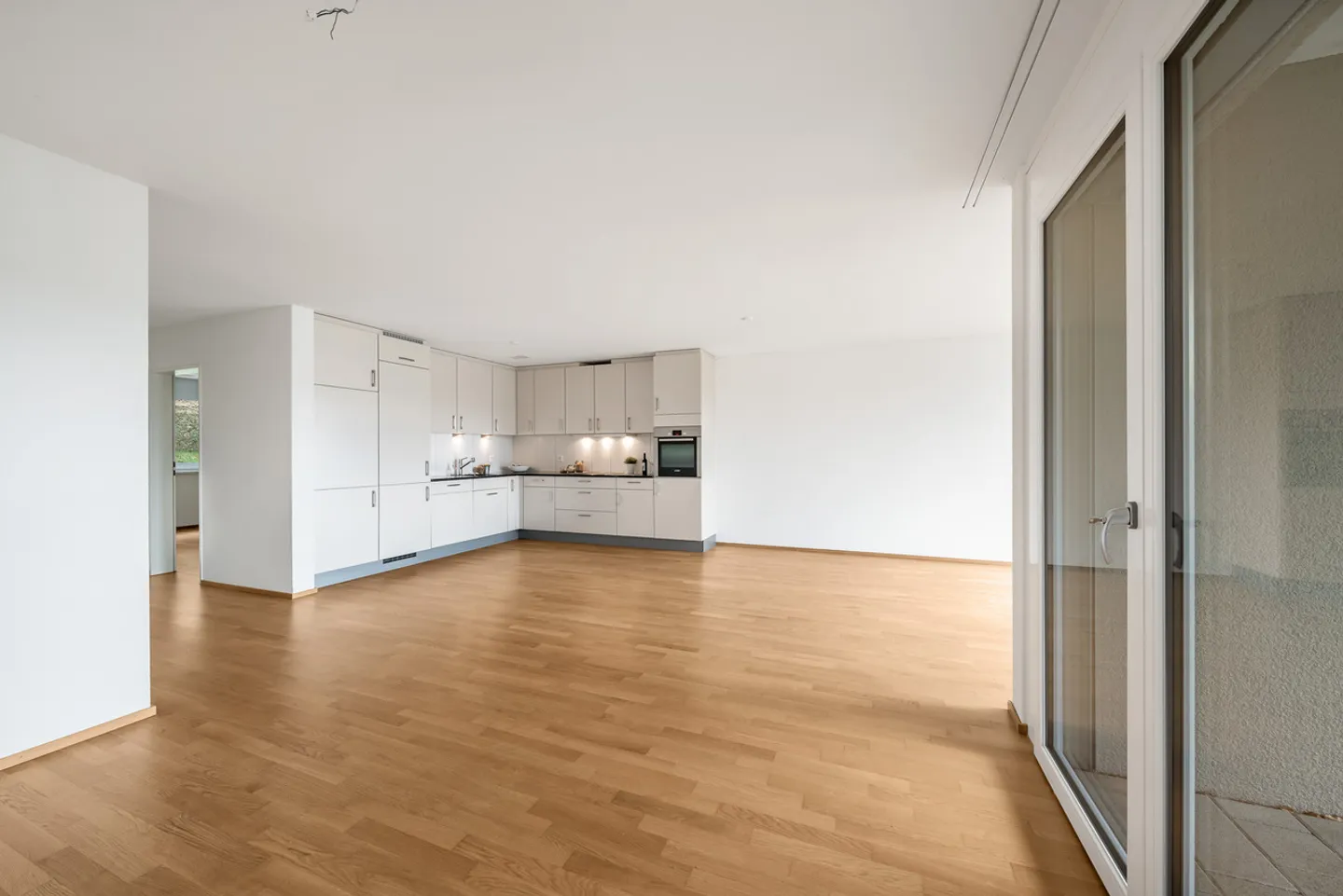 Modern apartment in elevated location - Photo 2 of 7