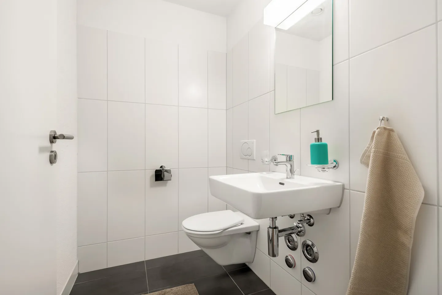 Modern apartment in elevated location - Photo 7 of 7