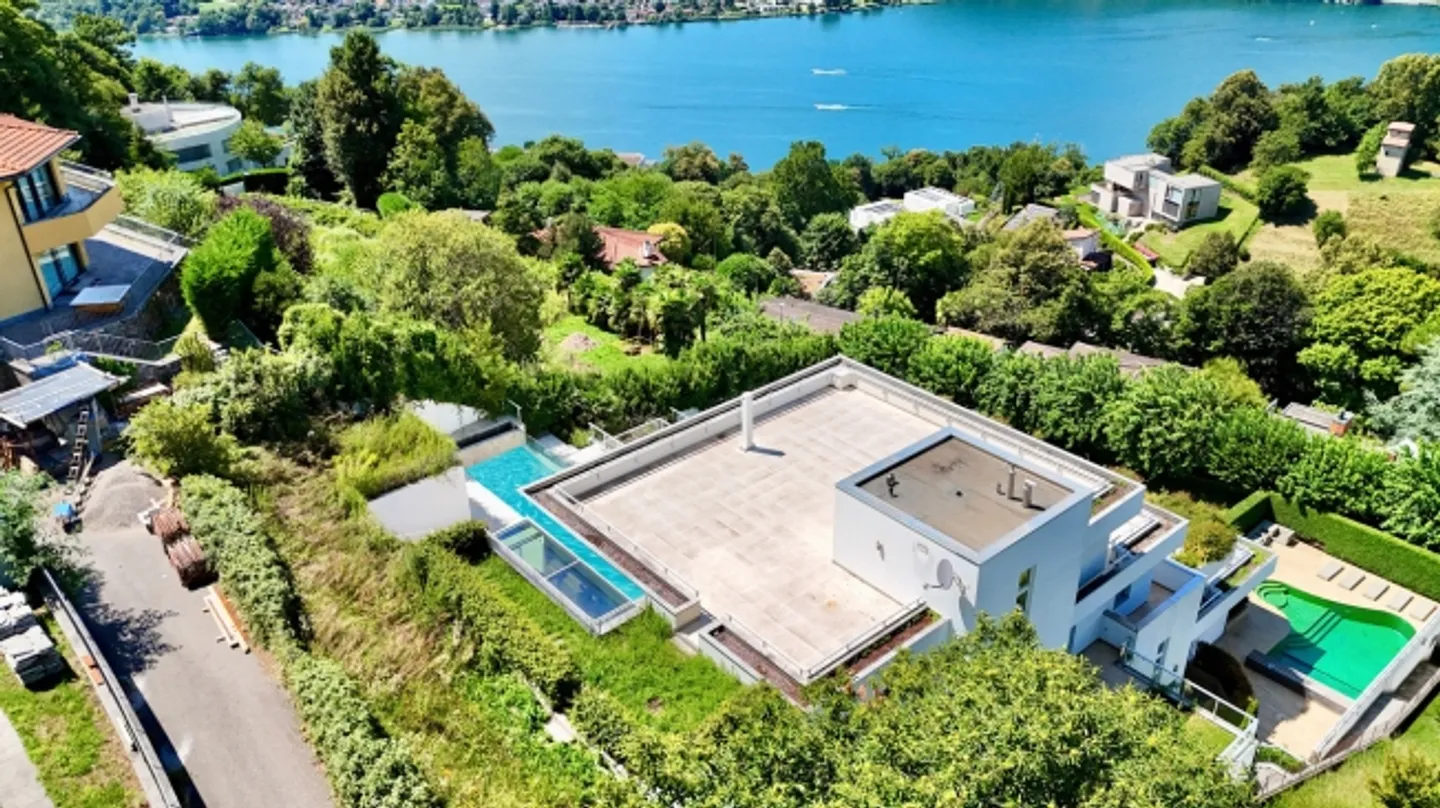 Attico lussuoso con vista laterale sul lago, piscina privata e SPA - Foto 2 di 18