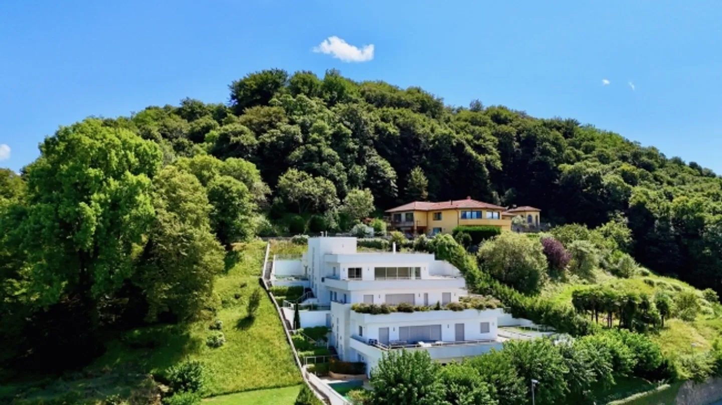 Attico lussuoso con vista laterale sul lago, piscina privata e SPA - Foto 3 di 18