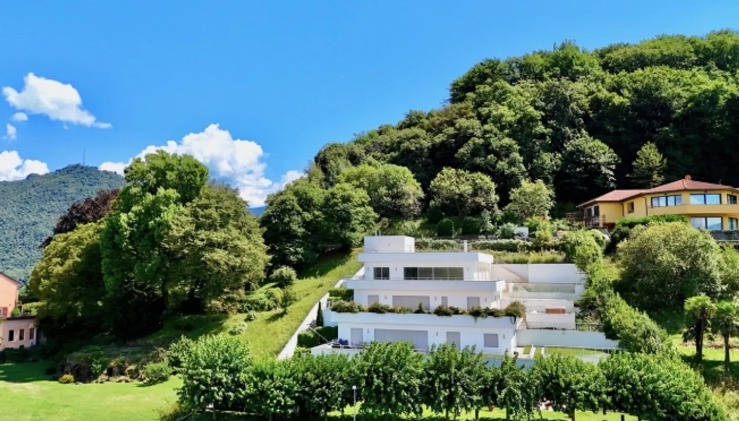 Attico lussuoso con vista laterale sul lago, piscina privata e SPA - Foto 4 di 18