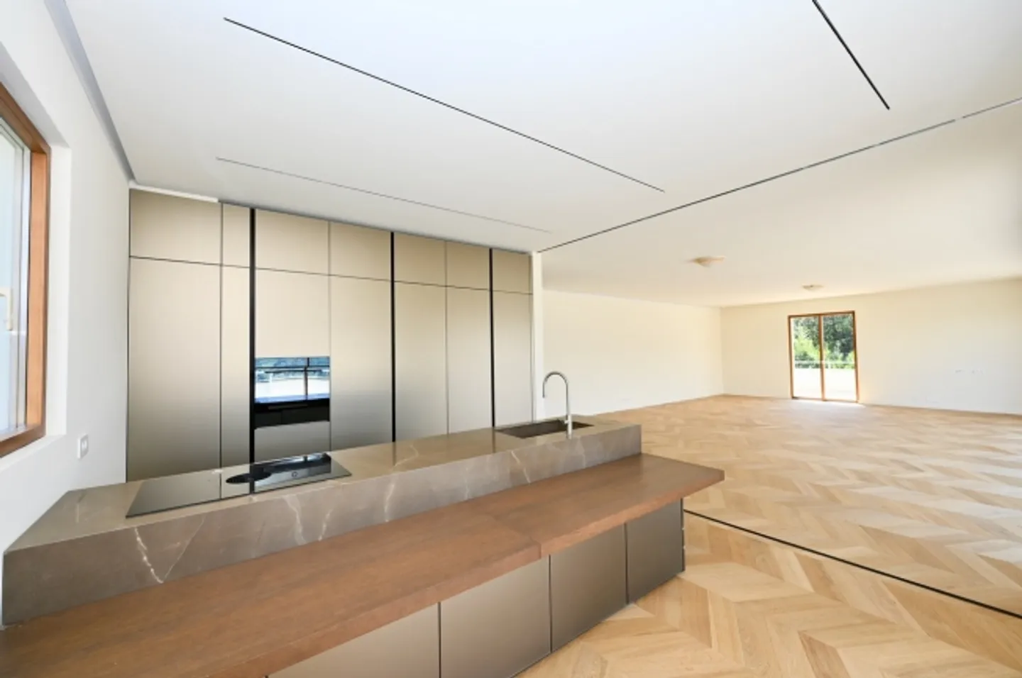 Attico lussuoso con vista laterale sul lago, piscina privata e SPA - Foto 7 di 18