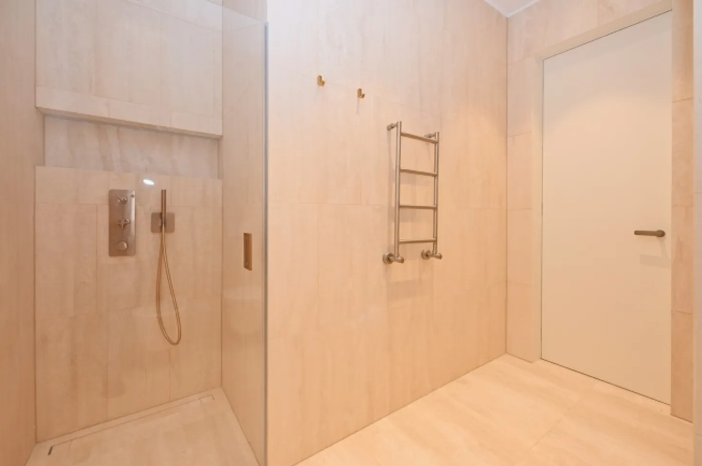 Attico lussuoso con vista laterale sul lago, piscina privata e SPA - Foto 9 di 18