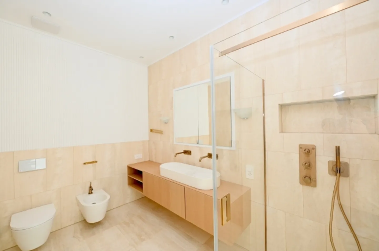 Attico lussuoso con vista laterale sul lago, piscina privata e SPA - Foto 12 di 18