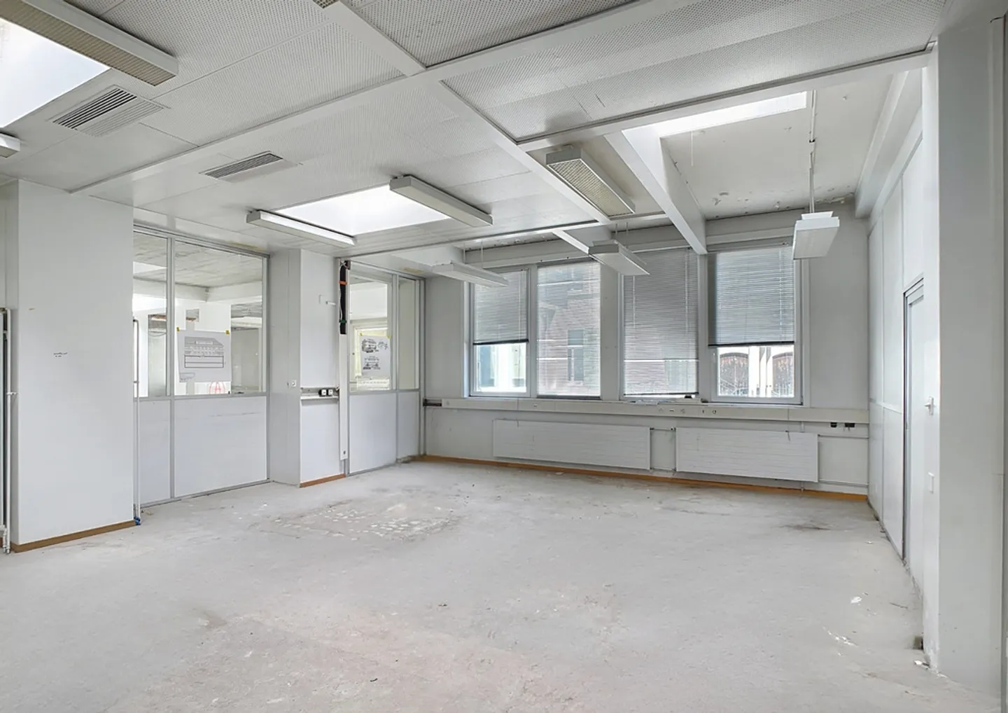 Gewerbefläche im Erdgeschoss - Foto 1 von 6