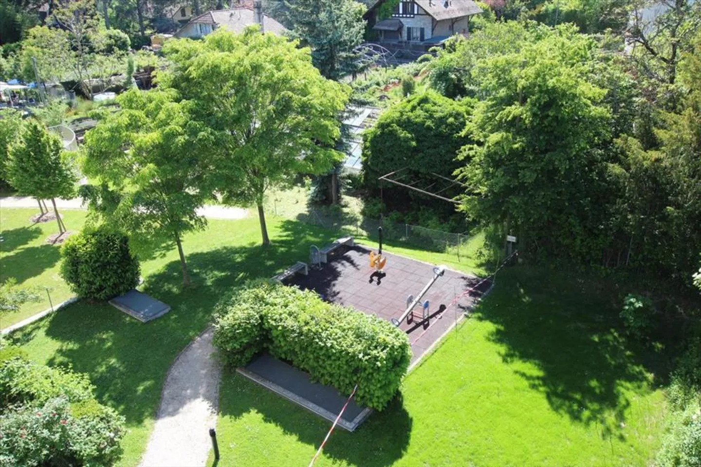 Spacious Apartment with Terrace - Photo 8 of 8