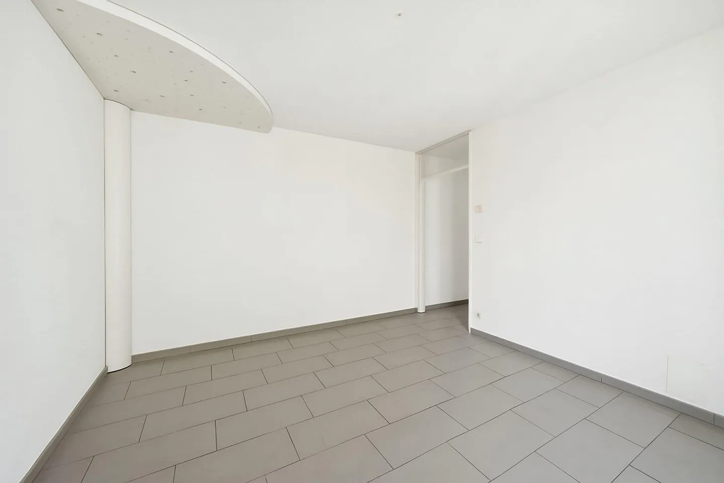 Appartement en attique de 4,5 pièces avec grande terrasse sur le toit ! - Photo 8 sur 13