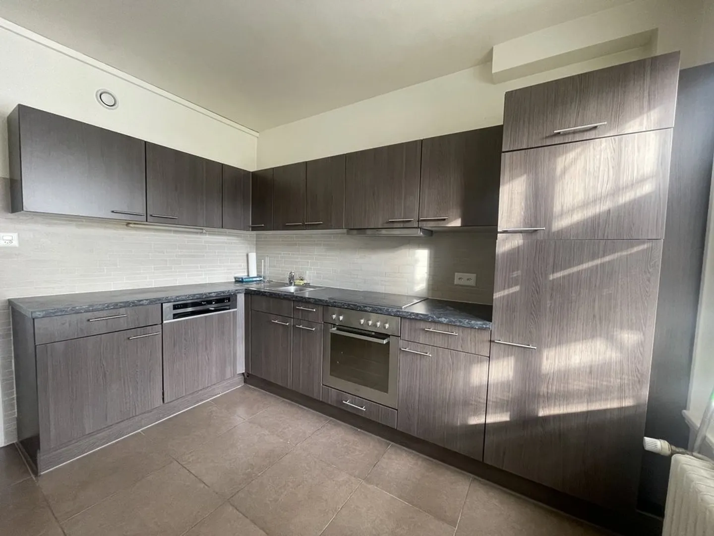 Appartement spacieux de 3 pièces - Quartier Servette - Photo 3 sur 6