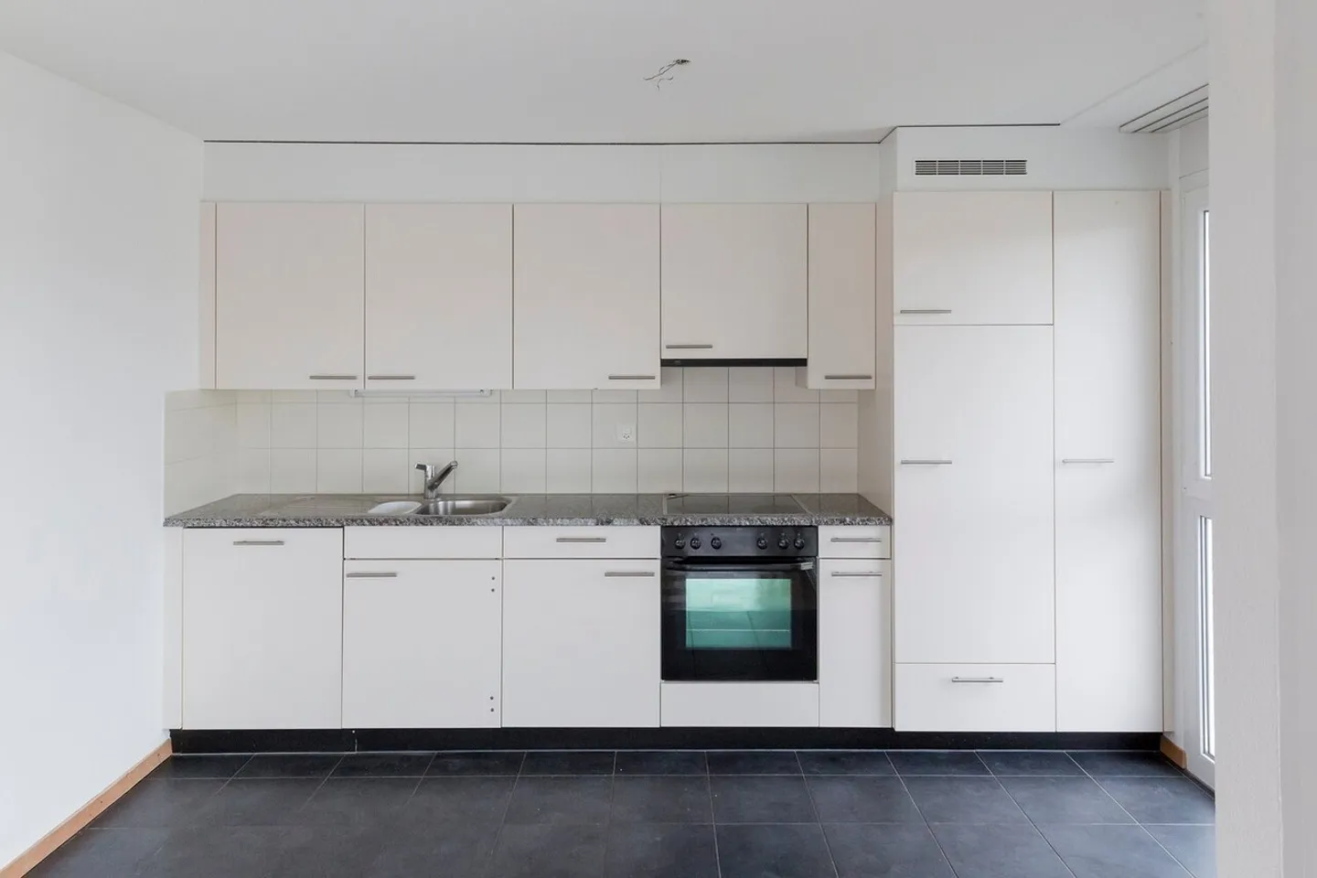 4.5 Room Apartment in Estavayer-le-Lac! - Photo 5 of 9